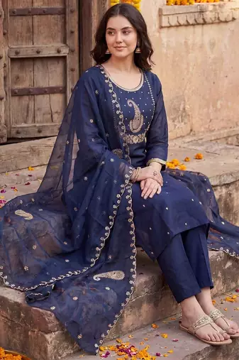 Women Ethnic Motifs Embroidered Regular Thread Work Kurta with Trousers & With Dupatta