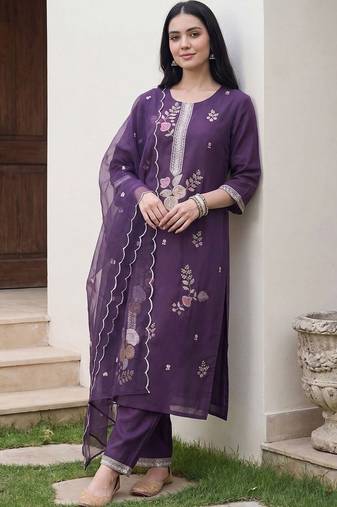 Women Floral Embroidered Regular Thread Work Kurta with Trousers & With Dupatta