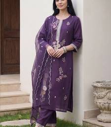 Women Floral Embroidered Regular Thread Work Kurta with Trousers & With Dupatta