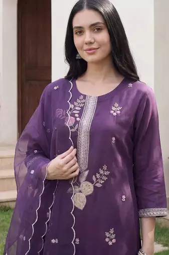 Women Floral Embroidered Regular Thread Work Kurta with Trousers & With Dupatta