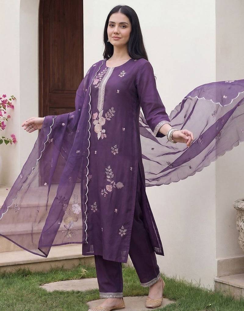 Women Floral Embroidered Regular Thread Work Kurta with Trousers & With Dupatta