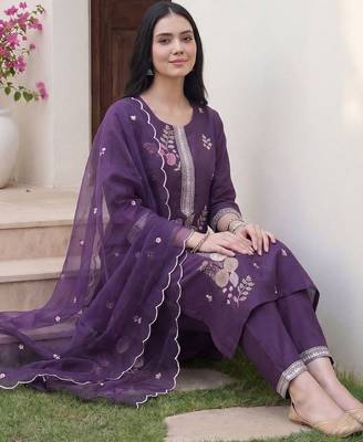 Women Floral Embroidered Regular Thread Work Kurta with Trousers & With Dupatta 5