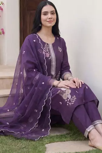 Women Floral Embroidered Regular Thread Work Kurta with Trousers & With Dupatta