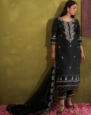 Women Floral Embroidered Regular Thread Work Kurta with Trousers & With Dupatta 1