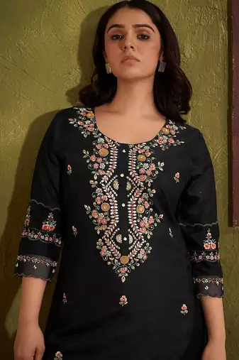 Women Floral Embroidered Regular Thread Work Kurta with Trousers & With Dupatta