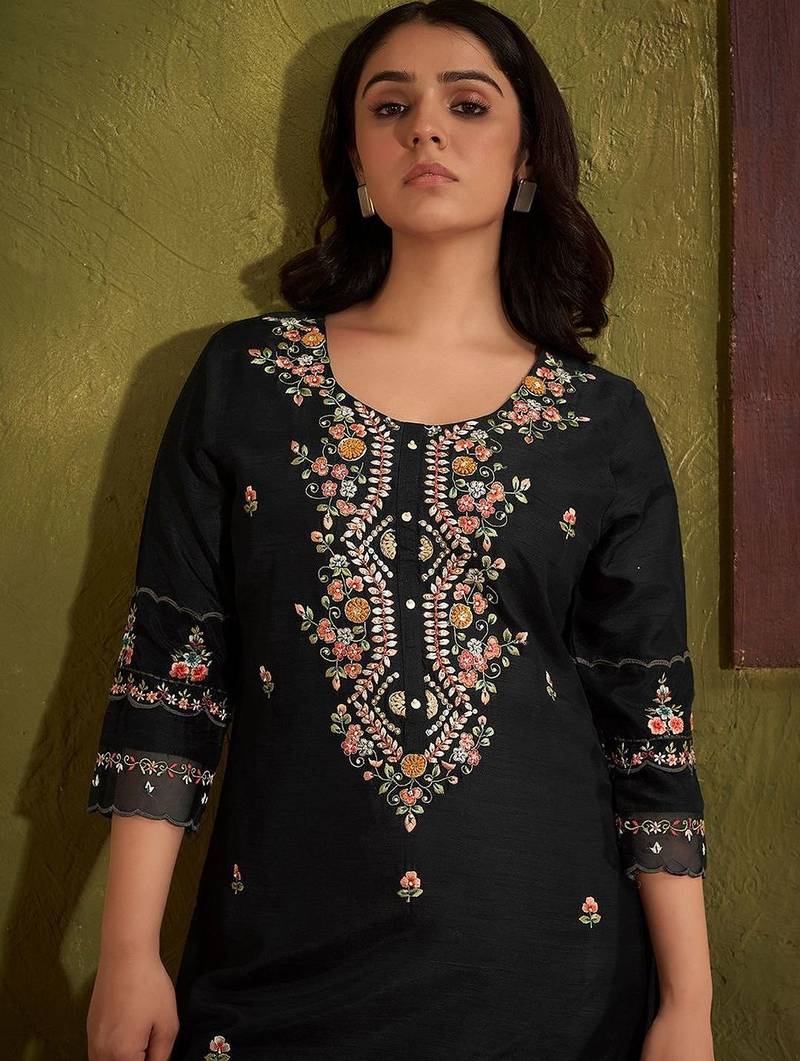 Women Floral Embroidered Regular Thread Work Kurta with Trousers & With Dupatta