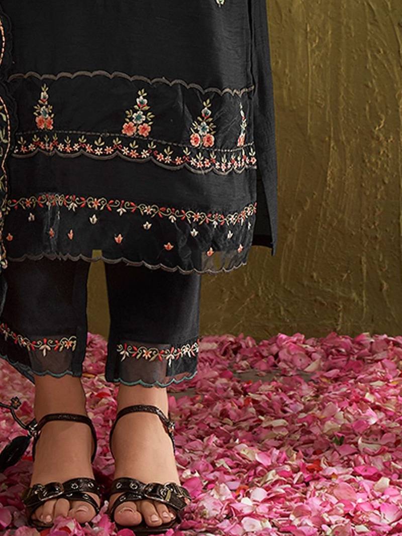 Women Floral Embroidered Regular Thread Work Kurta with Trousers & With Dupatta