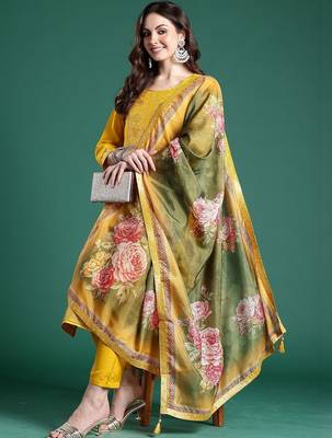 Women Floral Embroidered Regular Kurta with Trousers & With Dupatta 1