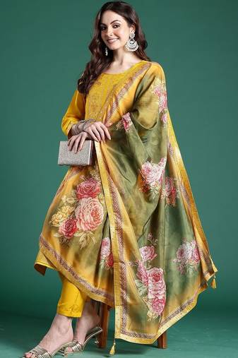 Women Floral Embroidered Regular Kurta with Trousers & With Dupatta