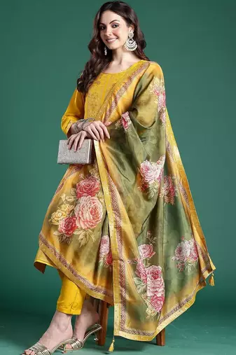 Women Floral Embroidered Regular Kurta with Trousers & With Dupatta