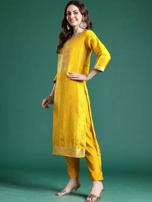 Women Floral Embroidered Regular Kurta with Trousers & With Dupatta 2