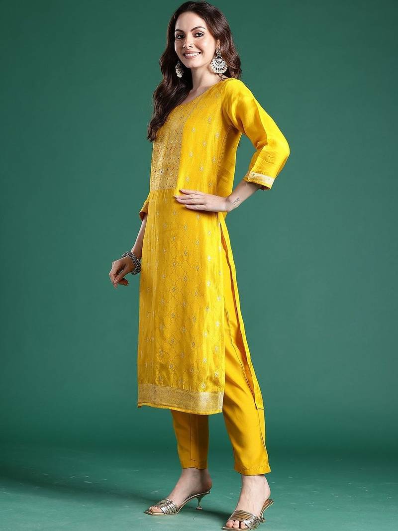 Women Floral Embroidered Regular Kurta with Trousers & With Dupatta
