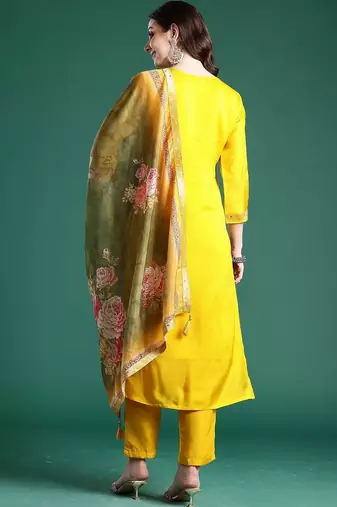 Women Floral Embroidered Regular Kurta with Trousers & With Dupatta