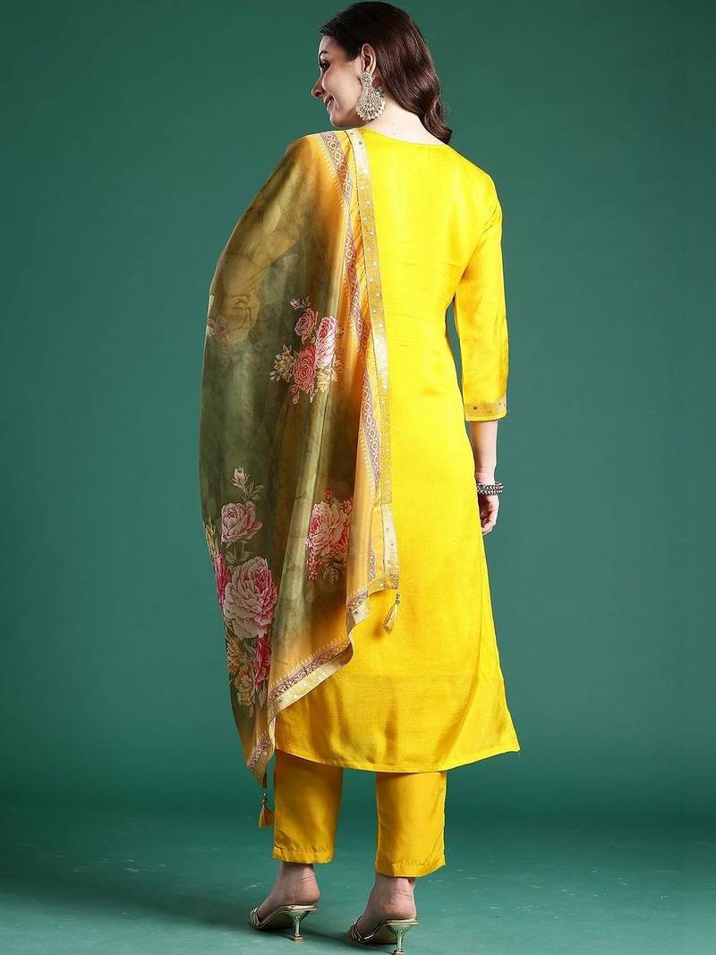 Women Floral Embroidered Regular Kurta with Trousers & With Dupatta