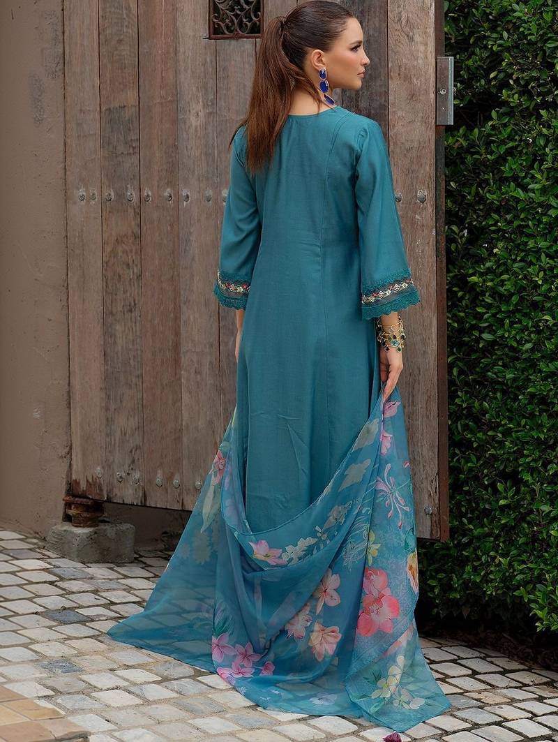 Women Floral Embroidered Regular Thread Work Kurta with Trousers & With Dupatta