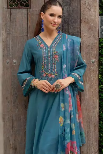 Women Floral Embroidered Regular Thread Work Kurta with Trousers & With Dupatta