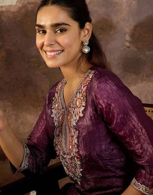 Women Ethnic Motifs Embroidered Regular Thread Work Kurta with Trousers 2