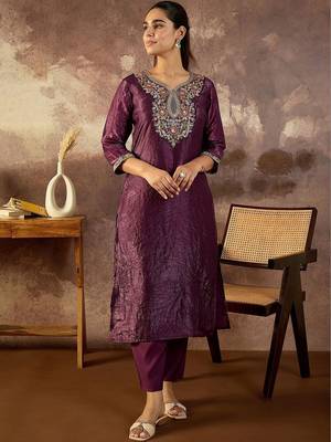 Women Ethnic Motifs Embroidered Regular Thread Work Kurta with Trousers 4