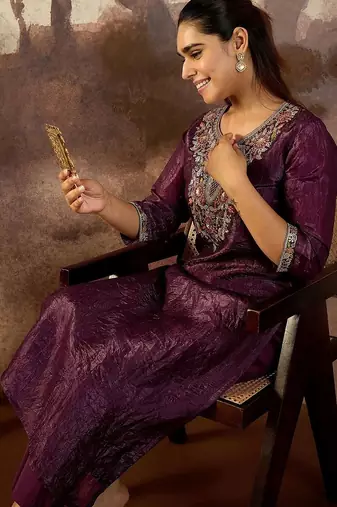 Women Ethnic Motifs Embroidered Regular Thread Work Kurta with Trousers