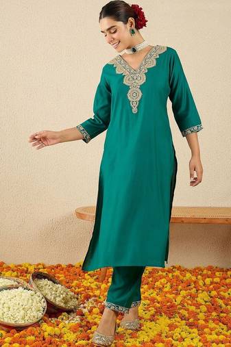 Women Ethnic Motifs Embroidered Regular Kurta with Trousers
