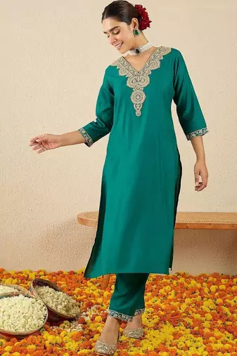 Women Ethnic Motifs Embroidered Regular Kurta with Trousers