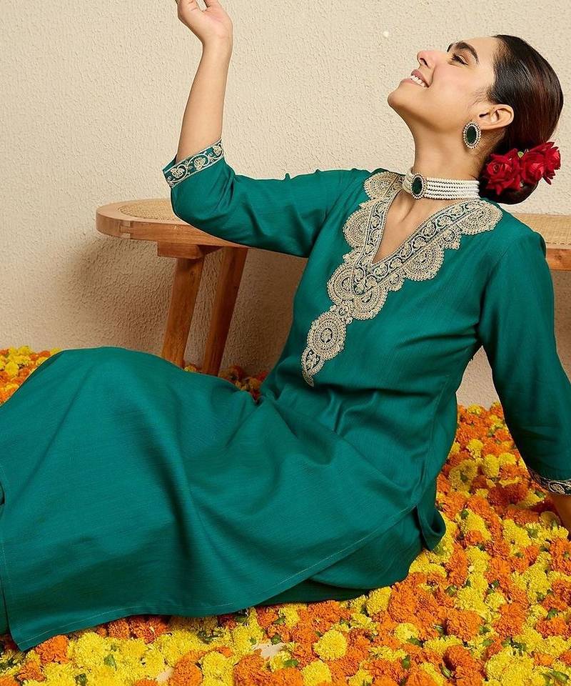 Women Ethnic Motifs Embroidered Regular Kurta with Trousers