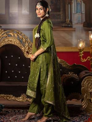 Women Ethnic Motifs Embroidered Regular Thread Work Kurta with Trousers & With Dupatta 2