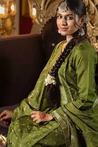 Women Ethnic Motifs Embroidered Regular Thread Work Kurta with Trousers & With Dupatta