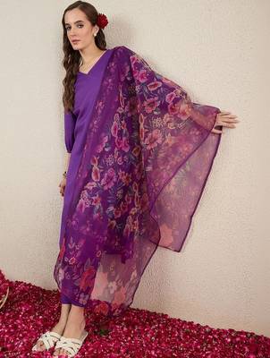 Women Floral V-Neck Kurta with Trousers & With Dupatta 1