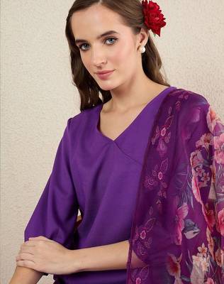 Women Floral V-Neck Kurta with Trousers & With Dupatta 2