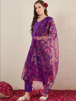 Women Floral V-Neck Kurta with Trousers & With Dupatta 3