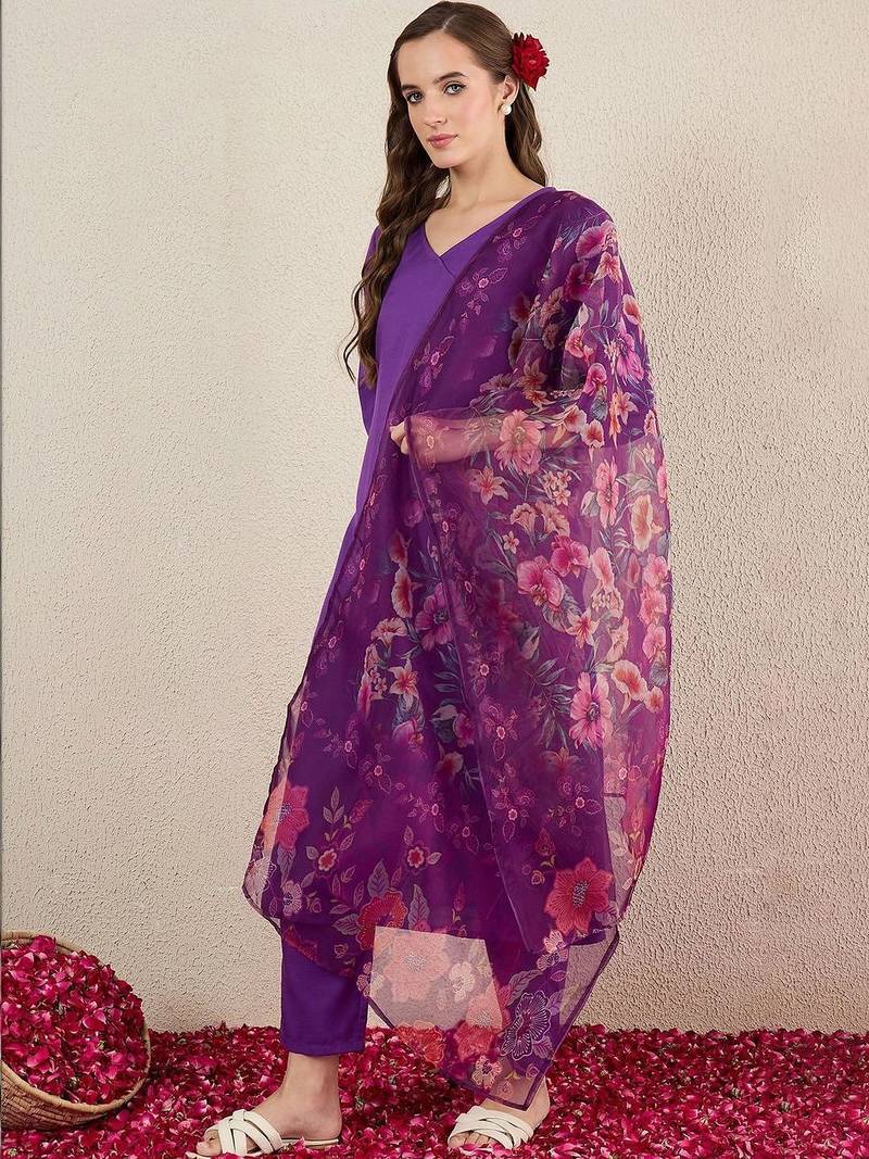 Women Floral V-Neck Kurta with Trousers & With Dupatta