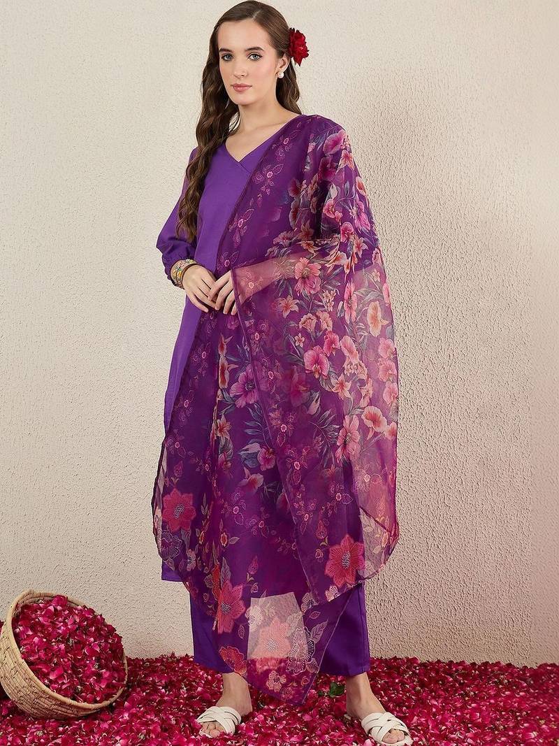 Women Floral V-Neck Kurta with Trousers & With Dupatta