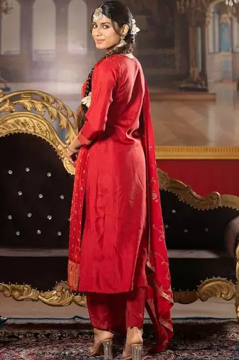 Women Ethnic Motifs Regular Kurta with Trousers & With Dupatta