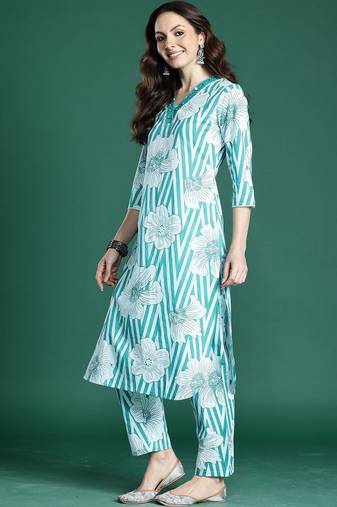 Women Floral Printed Regular  Cotton Kurta with Trousers