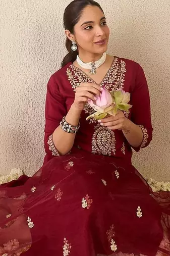 Women Ethnic Motifs Embroidered Regular Kurta with Trousers & With Dupatta