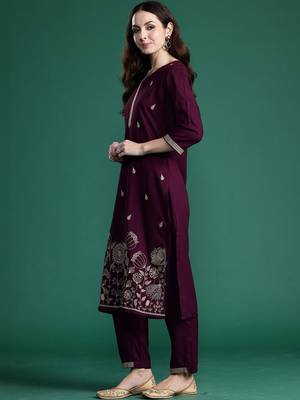 Women Floral Embroidered Regular Thread Work Kurta with Trousers 5
