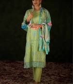 Women Floral Embroidered Regular Thread Work Kurta with Trousers & With Dupatta