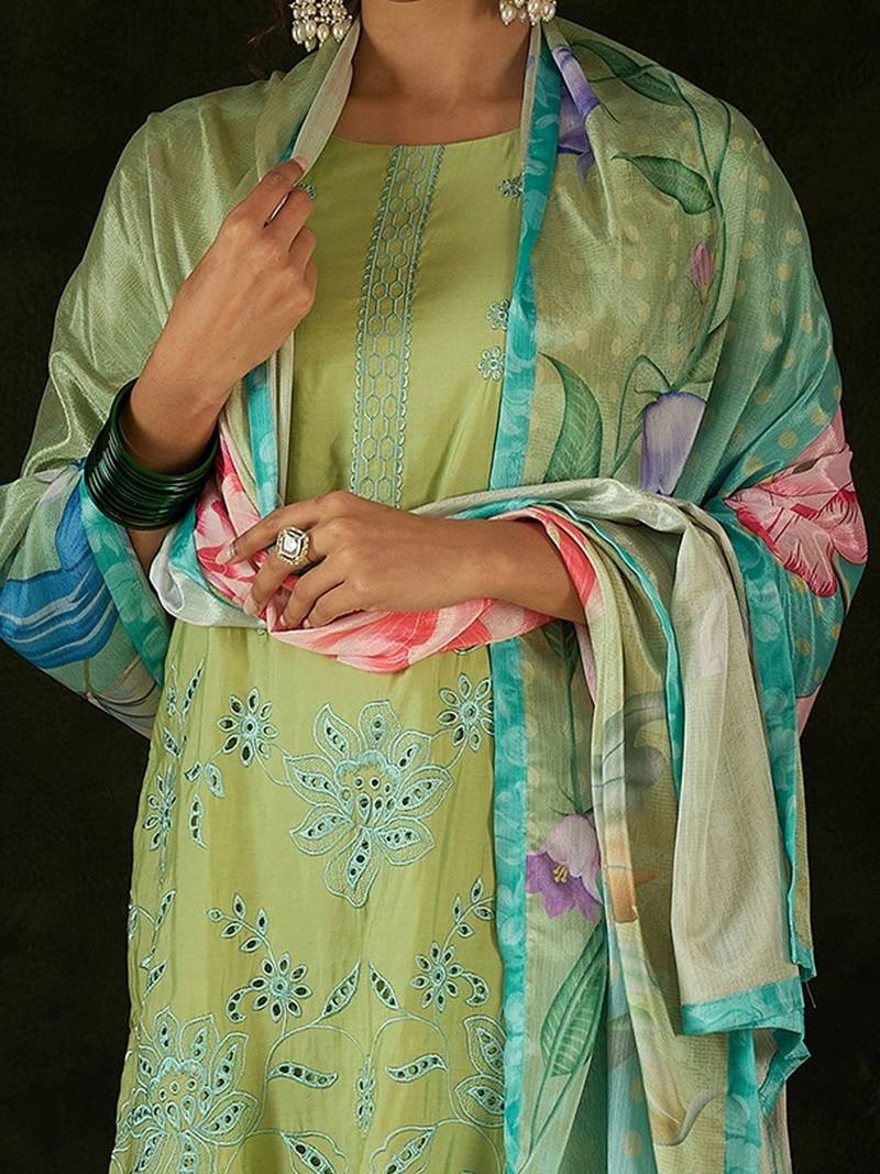 Women Floral Embroidered Regular Thread Work Kurta with Trousers & With Dupatta