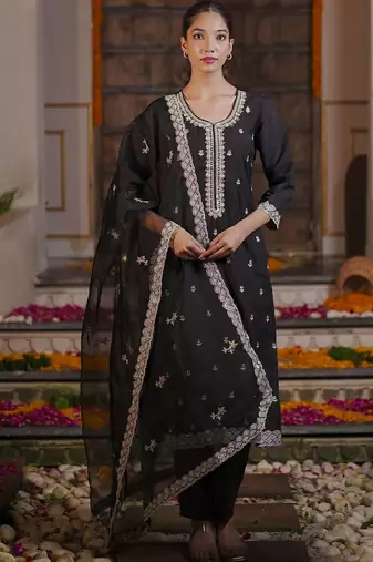 Women Ethnic Motifs Embroidered Regular Thread Work Kurta with Trousers & With Dupatta