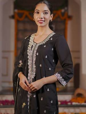 Women Ethnic Motifs Embroidered Regular Thread Work Kurta with Trousers & With Dupatta 2
