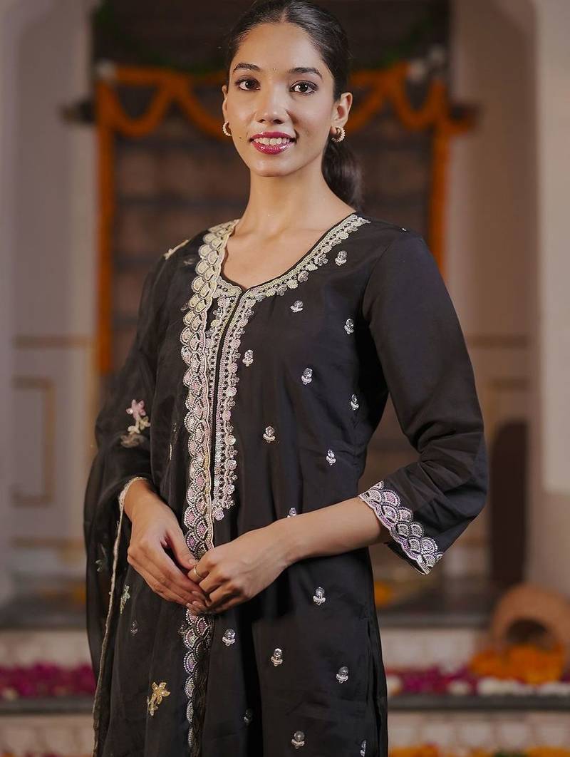 Women Ethnic Motifs Embroidered Regular Thread Work Kurta with Trousers & With Dupatta