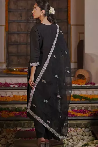 Women Ethnic Motifs Embroidered Regular Thread Work Kurta with Trousers & With Dupatta