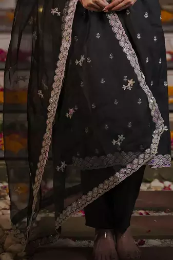 Women Ethnic Motifs Embroidered Regular Thread Work Kurta with Trousers & With Dupatta