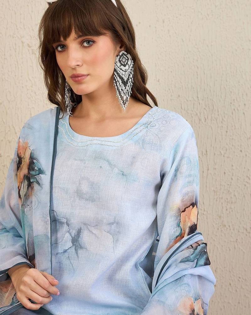 Women Floral Printed Regular Chanderi Silk Kurta with Trousers & With Dupatta
