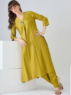 Women Regular Liva Kurta with Trousers 1