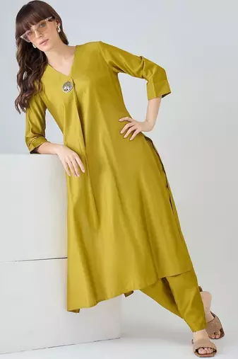 Women Regular Liva Kurta with Trousers