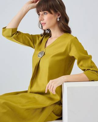 Women Regular Liva Kurta with Trousers 2