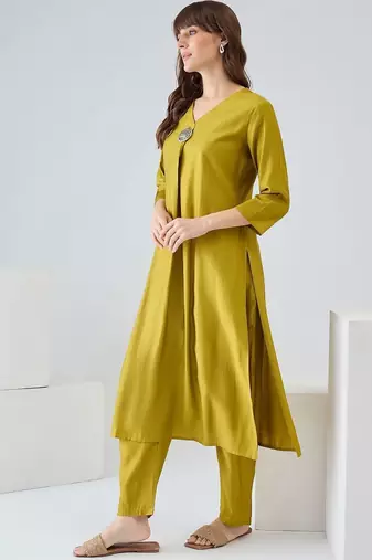 Women Regular Liva Kurta with Trousers