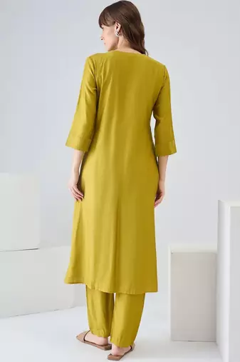 Women Regular Liva Kurta with Trousers